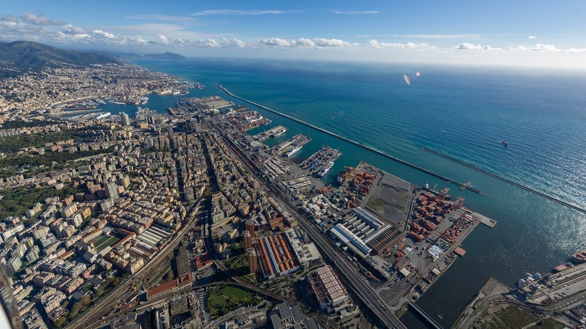 Institutions and port operators work side by side: The Port of Genoa is not stopping 