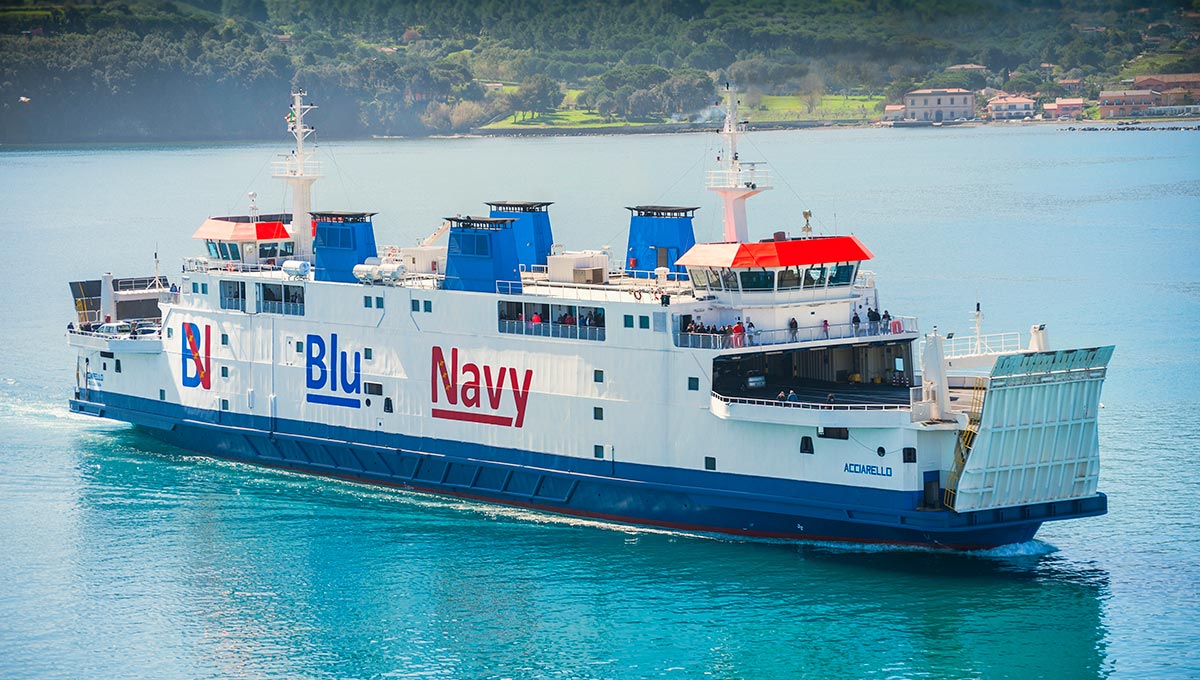 Blu Navy: ogni giorno  migliaia di passeggeri e autovetture trasportate da Piombino all'Isola d'Elba