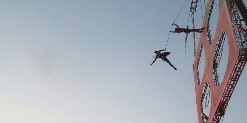 La Genoa Shipping Week inaugura con uno spettacolo acrobatico per Genova